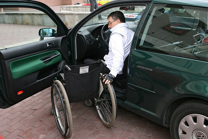 Трудности инвалида за рулем: ограниченные возможности и специальные требования