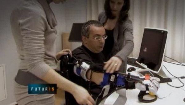 Рука-робот поможет парализованным