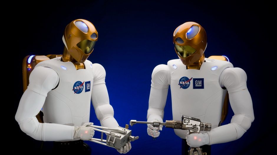 NASA научит робота-астронавта лечить людей