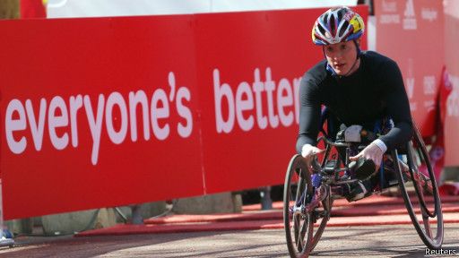 На летней Паралимпиаде в Лондоне Макфадден завоевала три золотые медали в заездах на колясках