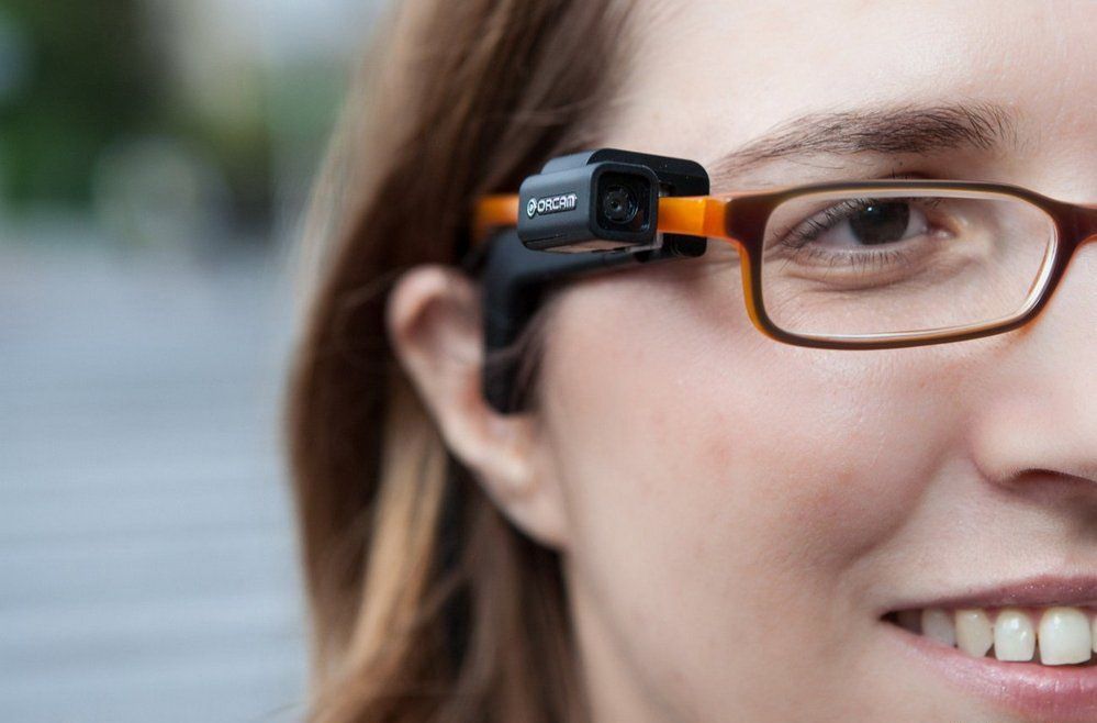 В Китае презентовали «умные» очки для слепых