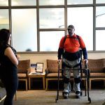 Экзоскелет помог парализованному американцу прийти на собственную свадьбу на собственных ногах