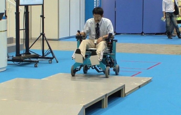 Инвалидное кресло-вездеход от Chiba Tech