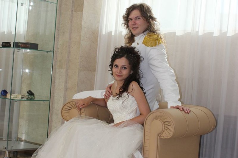 Свадебный костюм Сергея - как у принца из диснеевской сказки - поразил даже регистратора свадьбы. Фото: АиФ