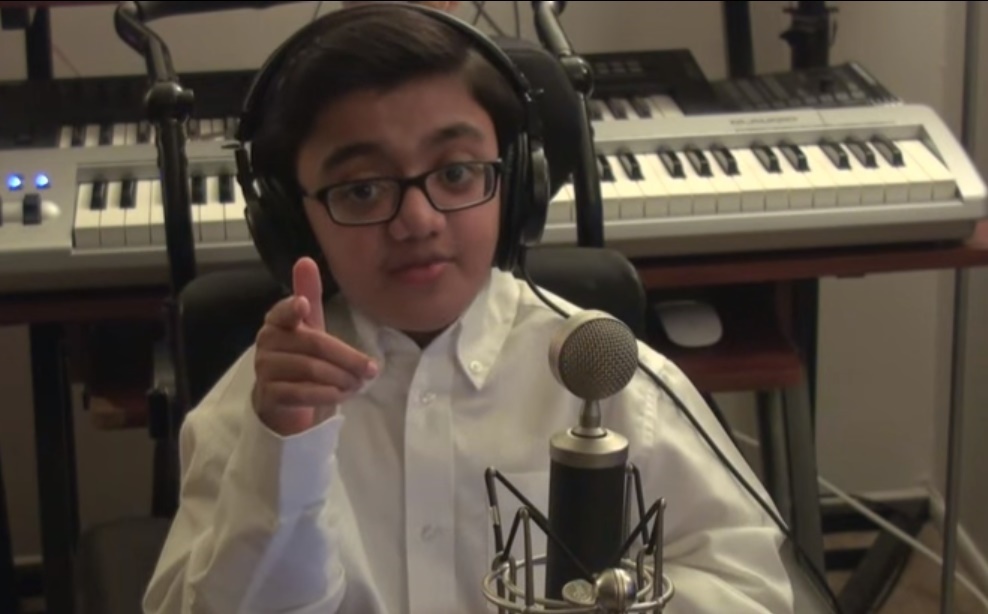 Хрустальный мальчик стал звездой интернета, спев кавер на песню Эминема
