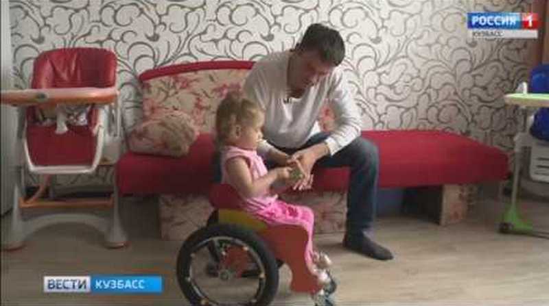 Кемеровчанин создал уникальное инвалидное кресло для своей дочки