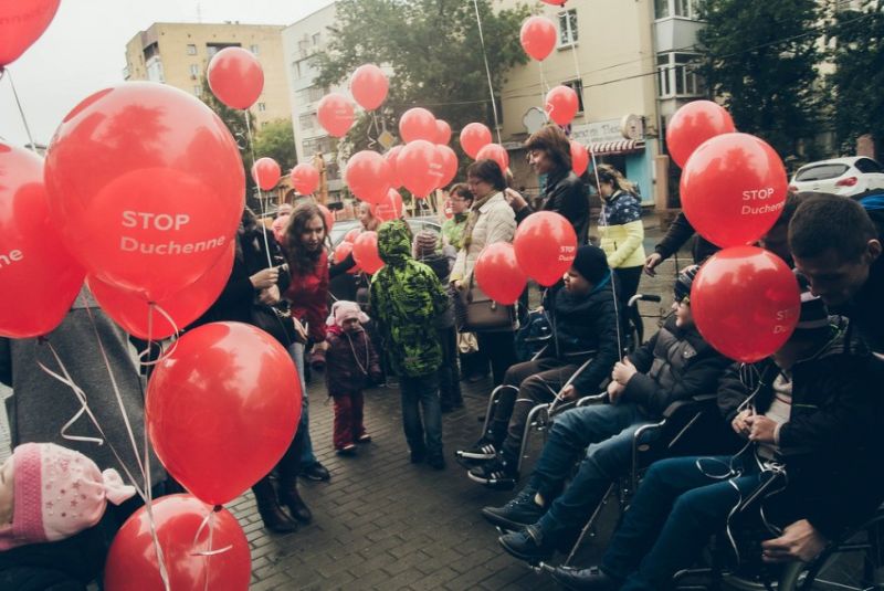 «Они нуждаются в помощи»: в Екатеринбурге дети с заболеванием Дюшенна устроили флешмоб