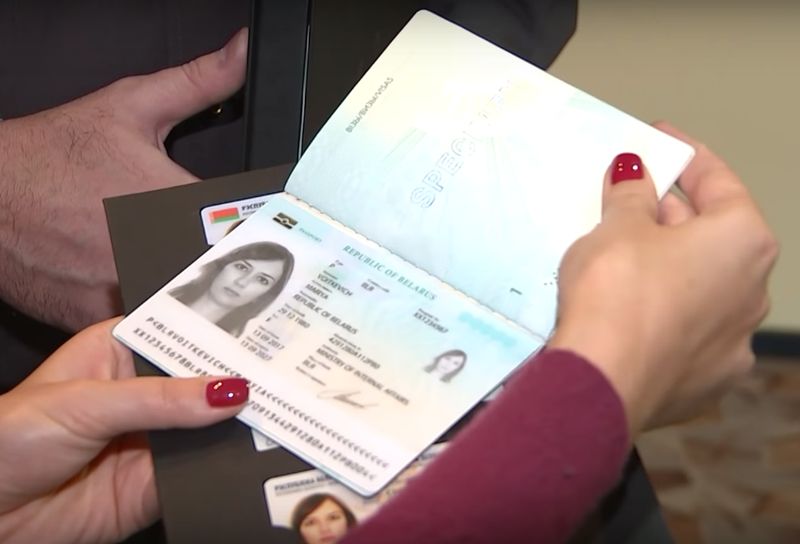 Биометрический паспорт можно не оформлять: что нужно знать о новых паспортах
