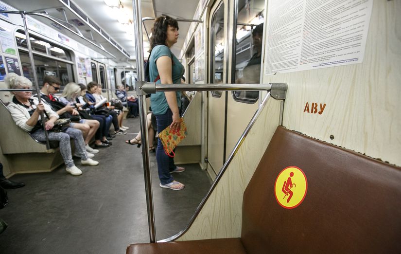 Простой вопрос: можно ли в метро занимать места для пожилых и инвалидов, если они свободны?
