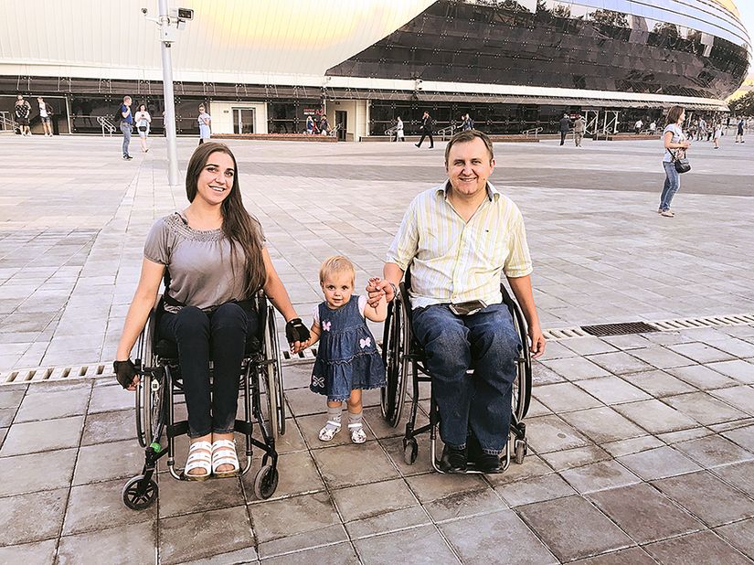 «Никогда нельзя сдаваться!» История инвалидов-колясочников, которые стали родителями