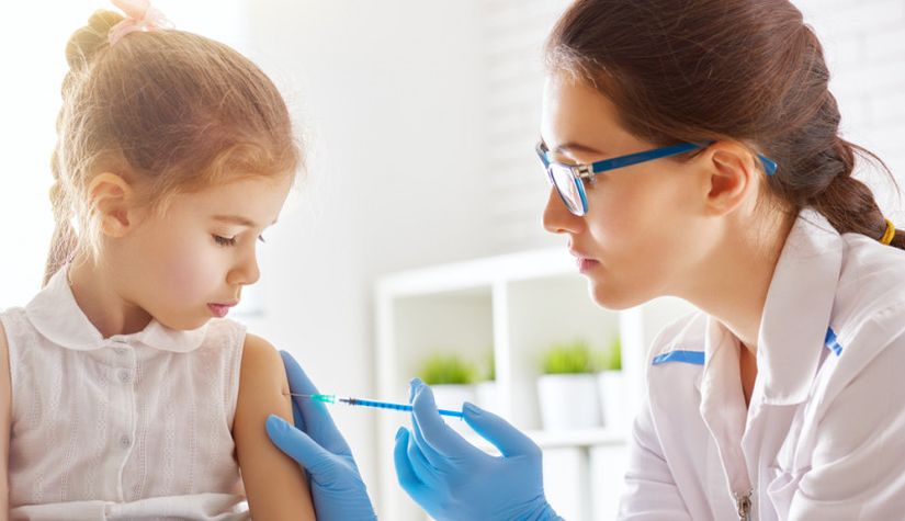 «Если не делать прививки, человечество залезет в дебри». Грозят ли белорусскому обществу «антипрививочники», и почему вакцинация — это необходимо.