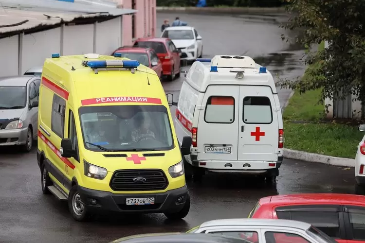 Сколько пациентов за сутки доставляют эти машины скорой помощи в больницу... Фото: Мария ЛЕНЦ