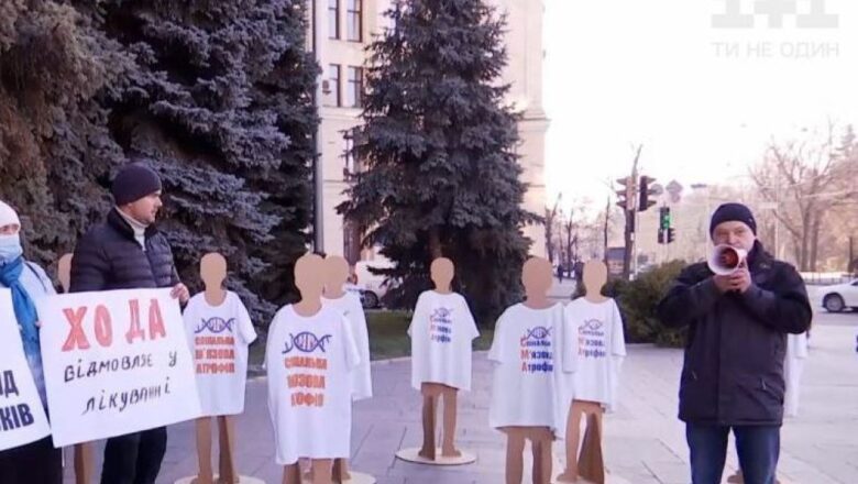 Смертельный диагноз: в Харькове родители больных СМА детей устроили акцию