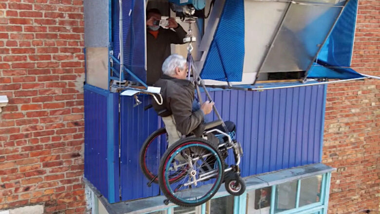 Инвалид создал собственный мобильный подъемник, благодаря которому теперь без проблем может покидать квартиру на верхнем этаже