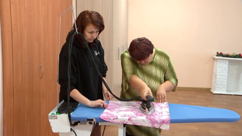 Такая тренировочная квартира для молодых инвалидов первая в Минской области. Чему и как здесь обучают?