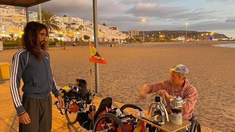 Инвалид-колясочник и блогер из Беларуси Александр Авдевич открыл уличную кофейню на пляже Тенерифе и поделился дальнейшими планами