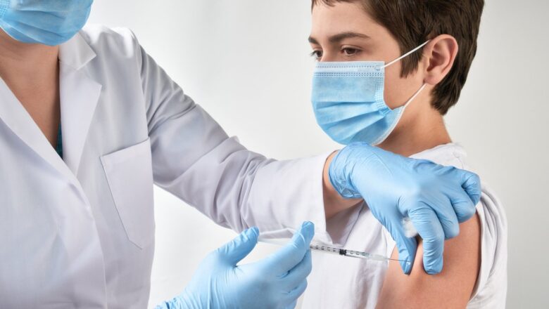 Минздрав Беларуси разрешил вакцинацию детей против коронавируса